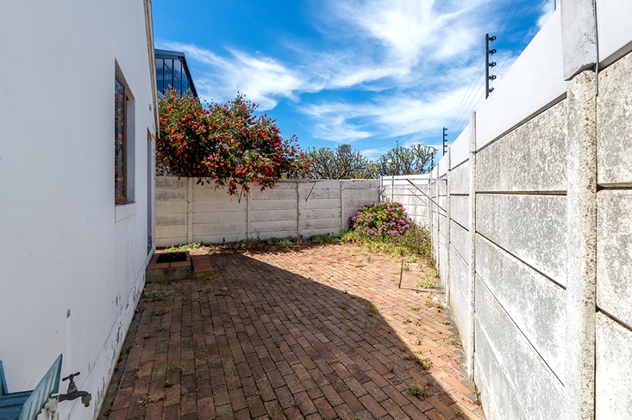 2 Bedroom Property for Sale in Kirstenhof Western Cape